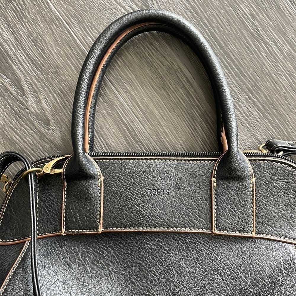 Roots Cross body bag, Faux Vegan Leather Black with Brown Trim EUC - Picture 5 of 16